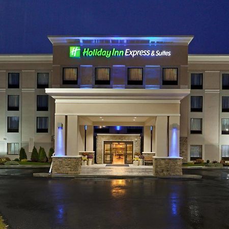 Holiday Inn Express & Suites Malone By Ihg Eksteriør billede