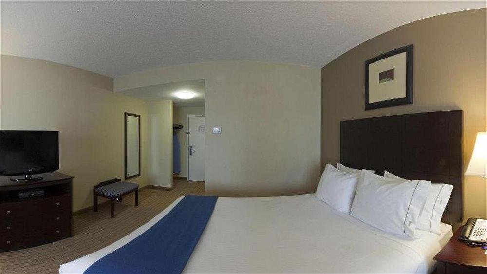 Holiday Inn Express & Suites Malone By Ihg Eksteriør billede
