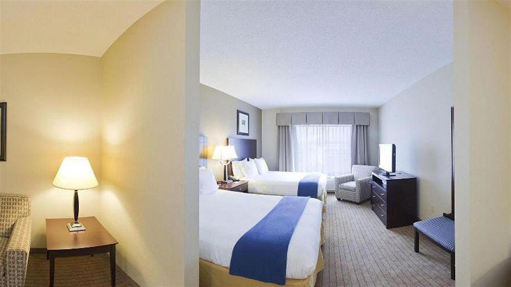 Holiday Inn Express & Suites Malone By Ihg Eksteriør billede