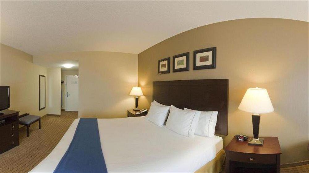Holiday Inn Express & Suites Malone By Ihg Eksteriør billede