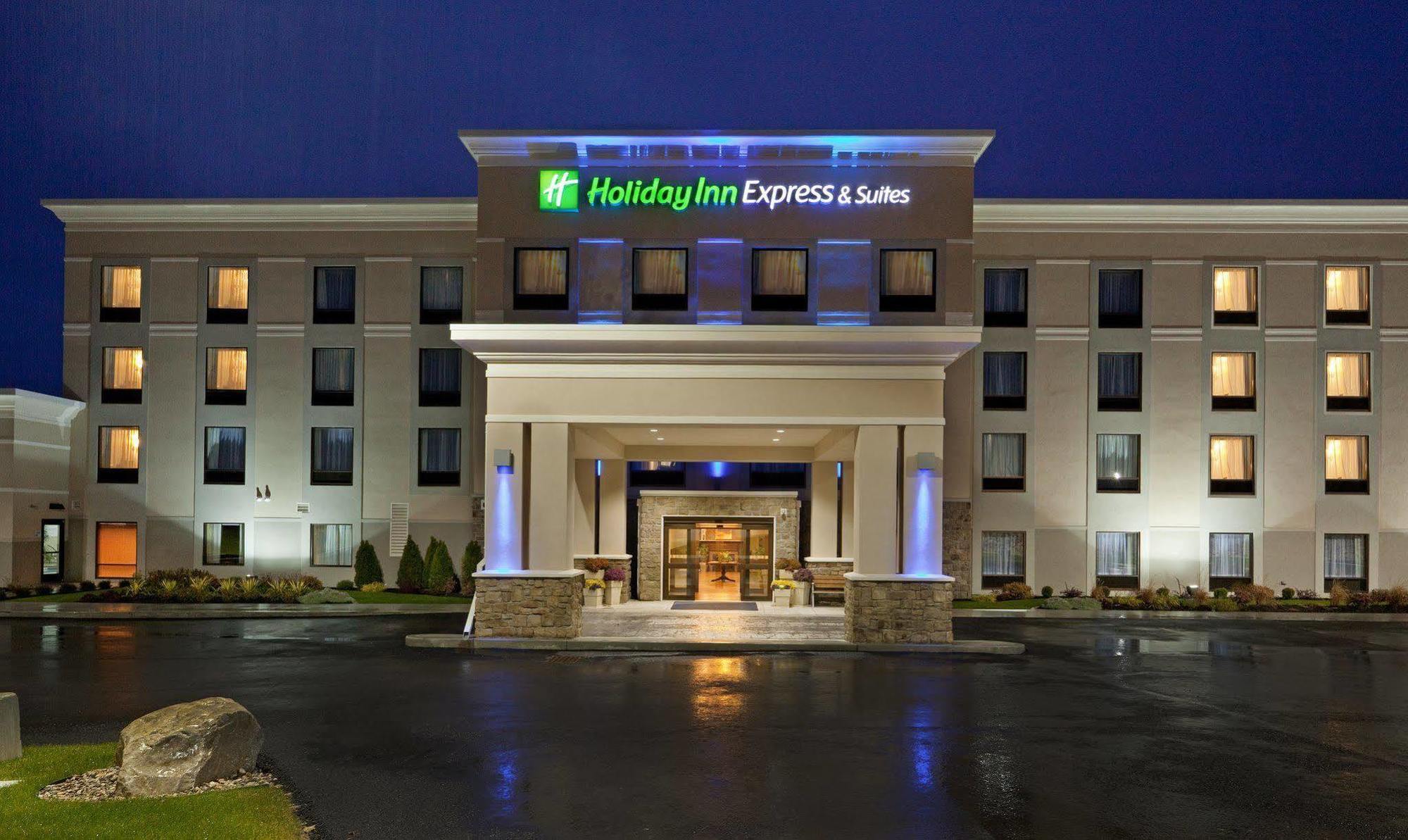 Holiday Inn Express & Suites Malone By Ihg Eksteriør billede