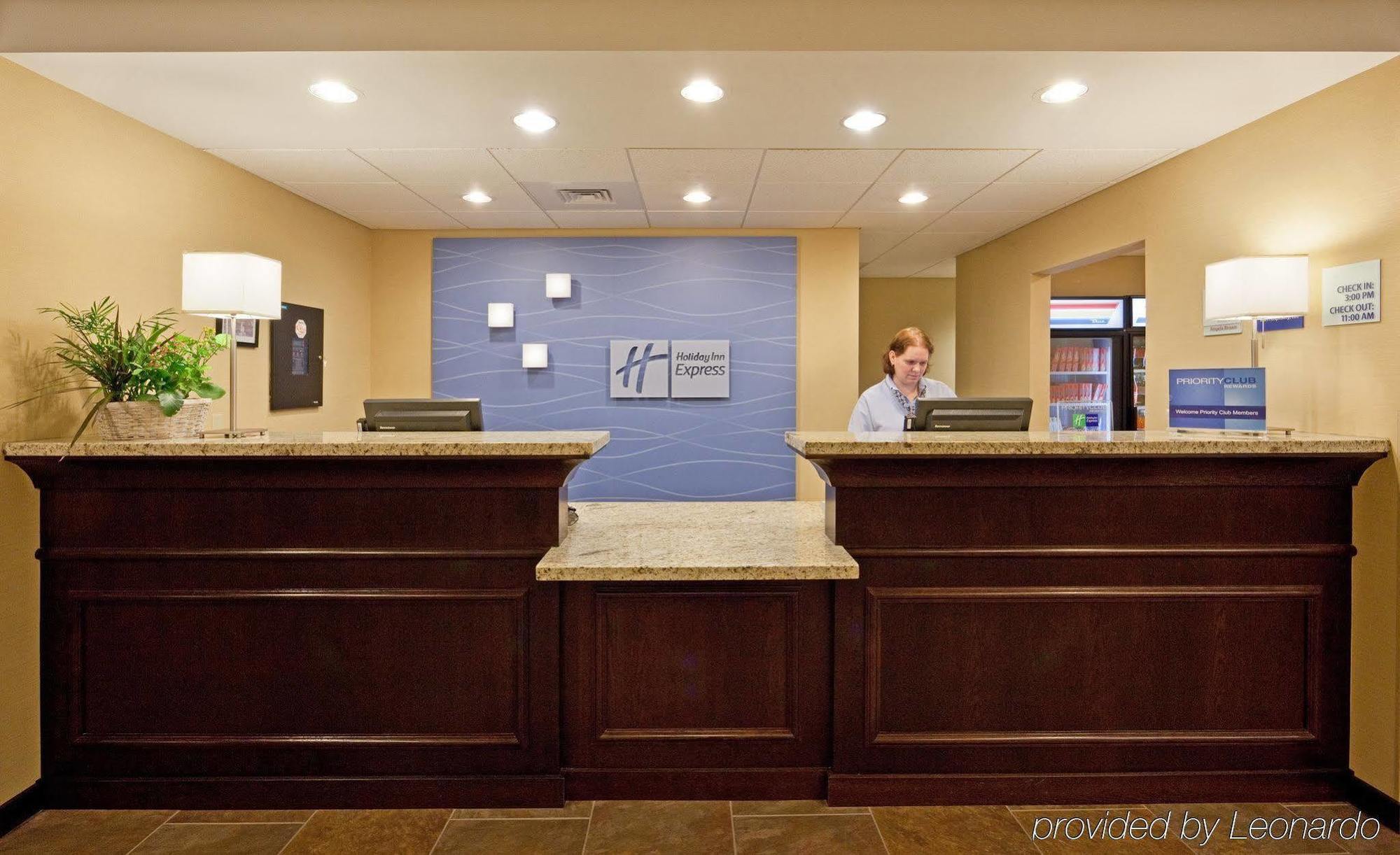 Holiday Inn Express & Suites Malone By Ihg Eksteriør billede