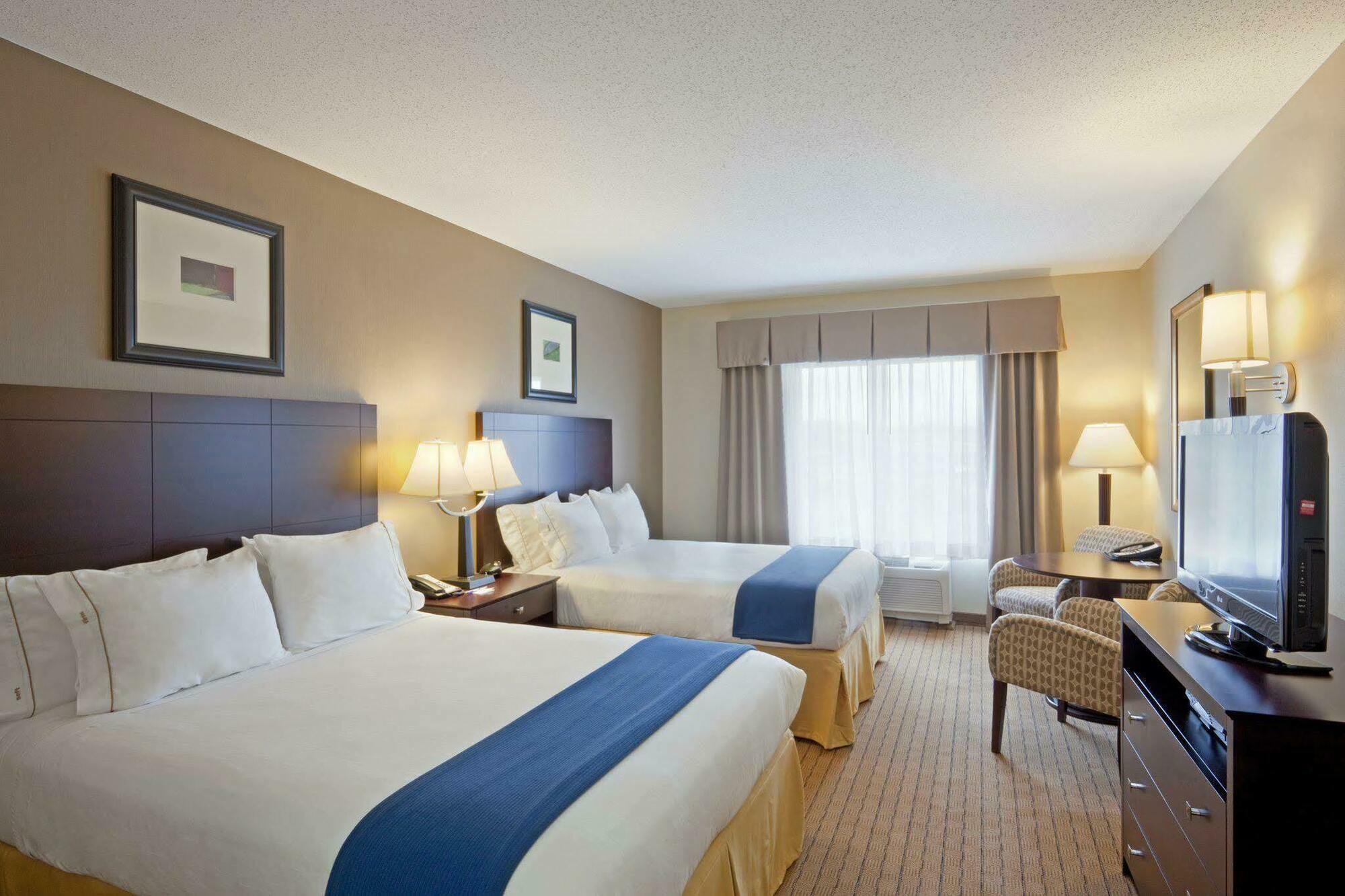 Holiday Inn Express & Suites Malone By Ihg Eksteriør billede