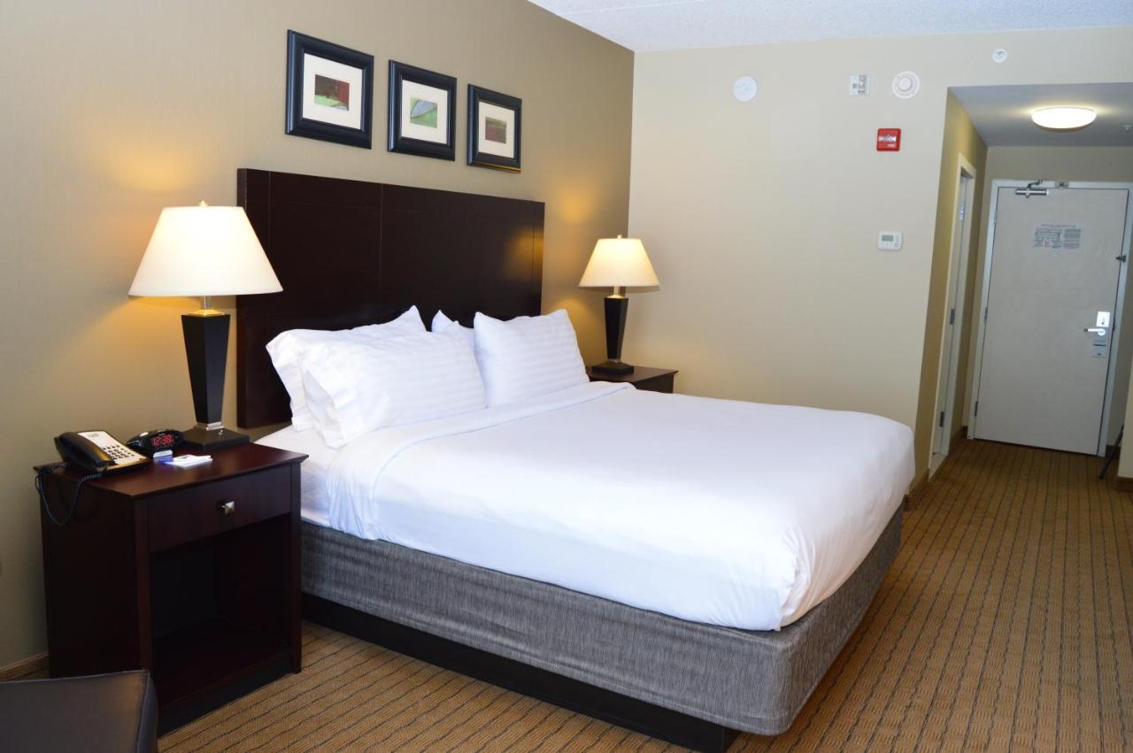 Holiday Inn Express & Suites Malone By Ihg Værelse billede