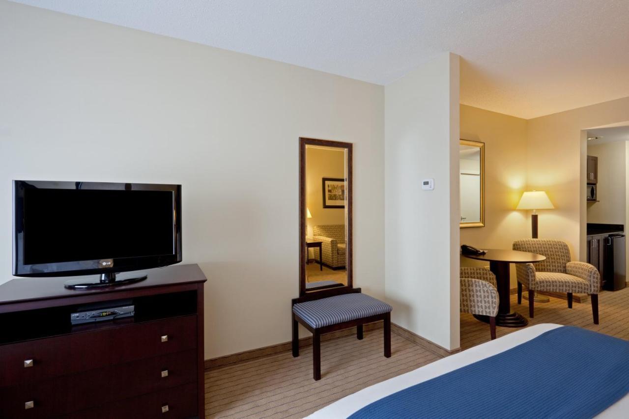 Holiday Inn Express & Suites Malone By Ihg Eksteriør billede
