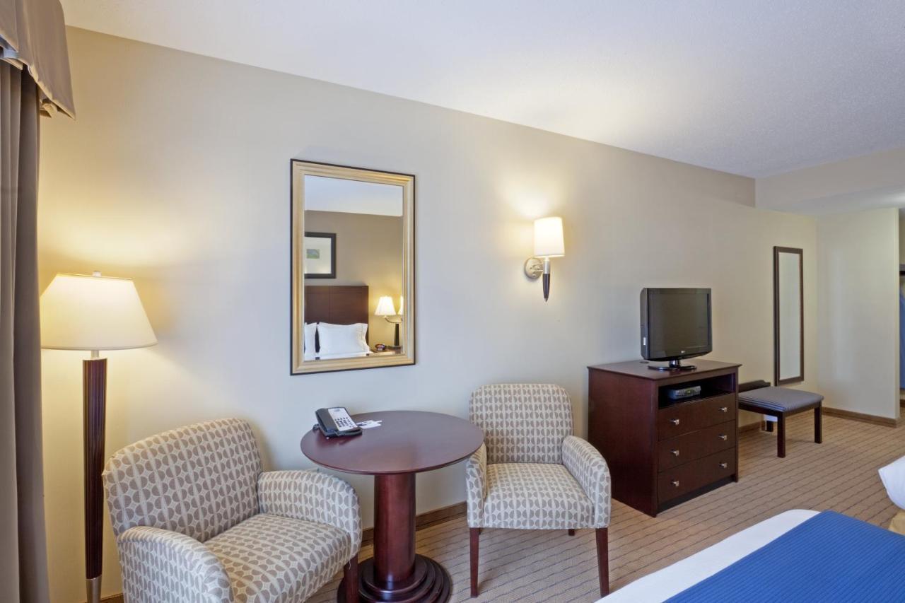 Holiday Inn Express & Suites Malone By Ihg Eksteriør billede
