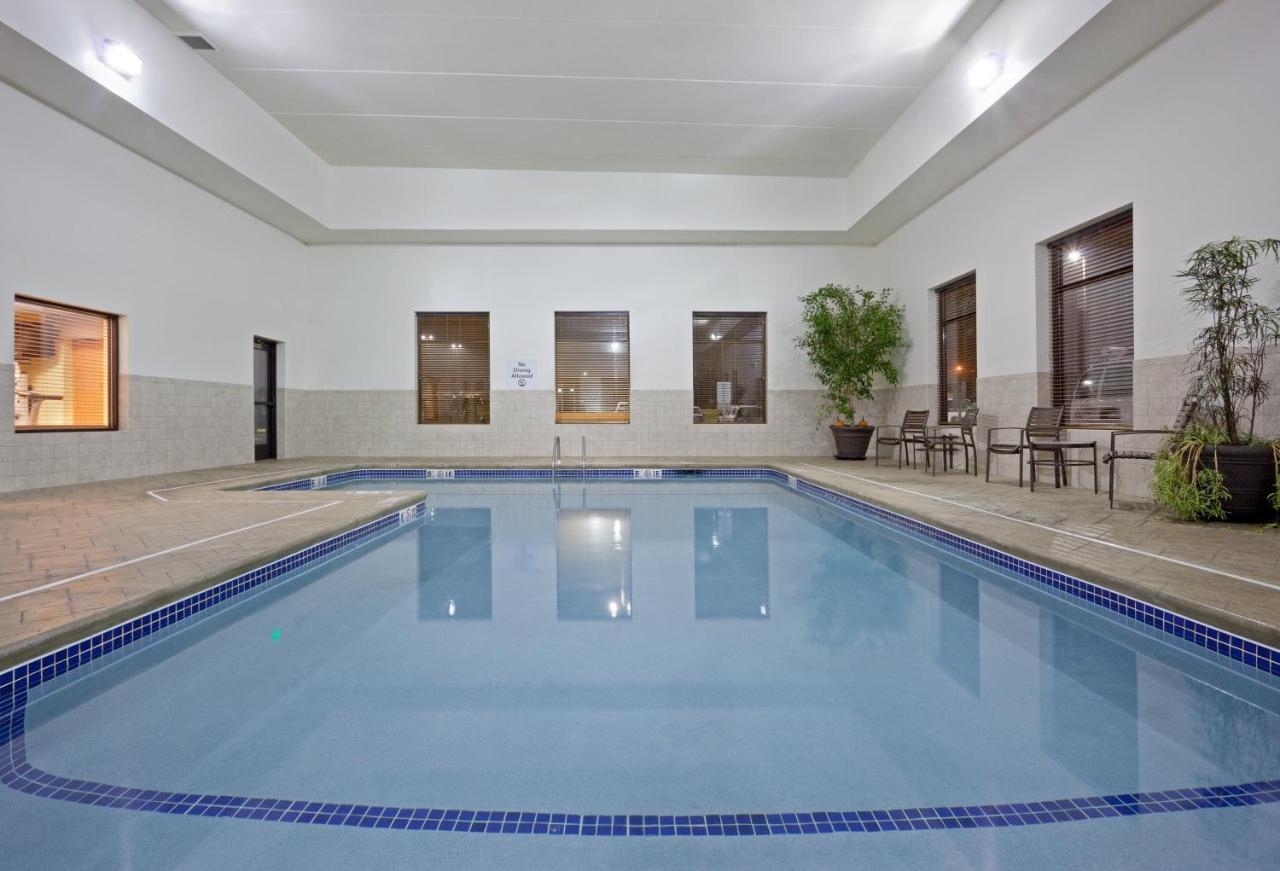 Holiday Inn Express & Suites Malone By Ihg Eksteriør billede