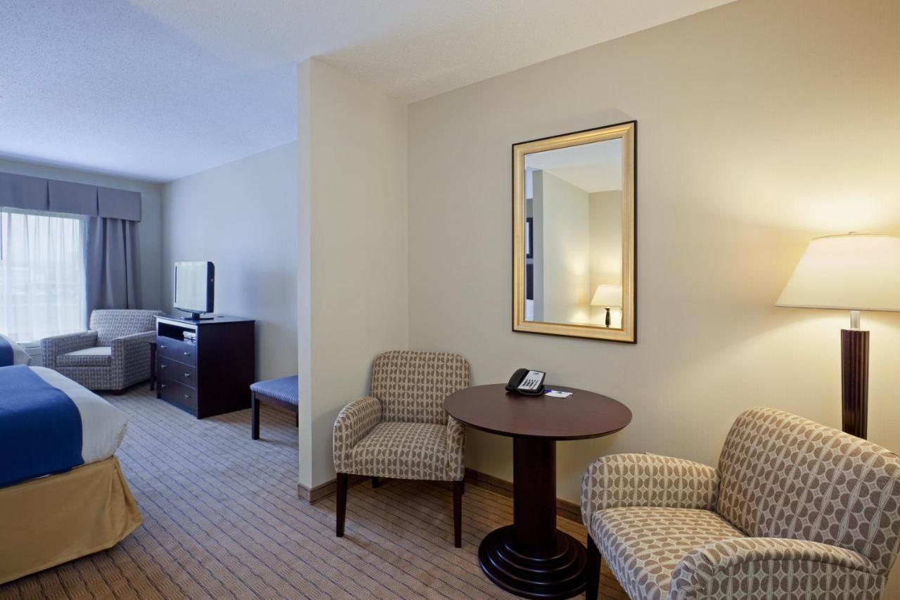 Holiday Inn Express & Suites Malone By Ihg Eksteriør billede