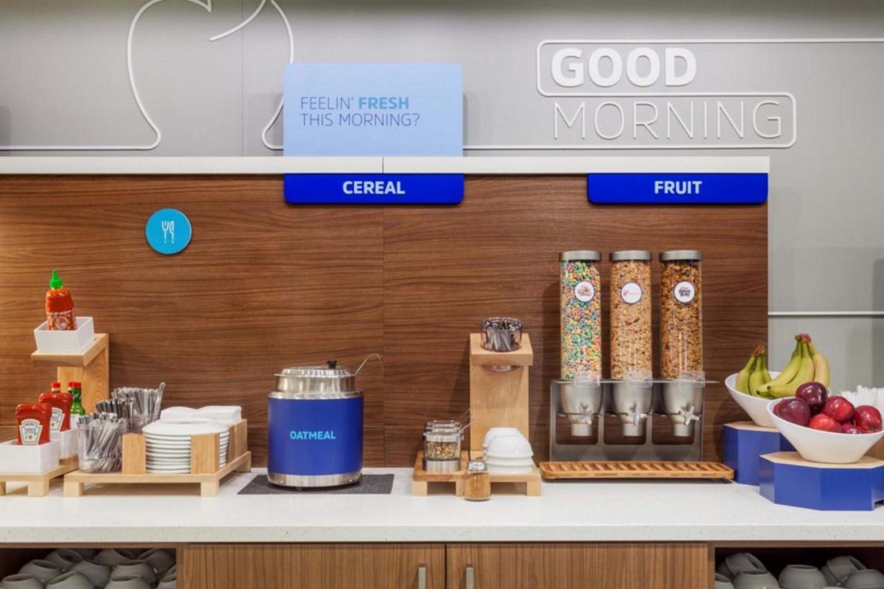 Holiday Inn Express & Suites Malone By Ihg Eksteriør billede