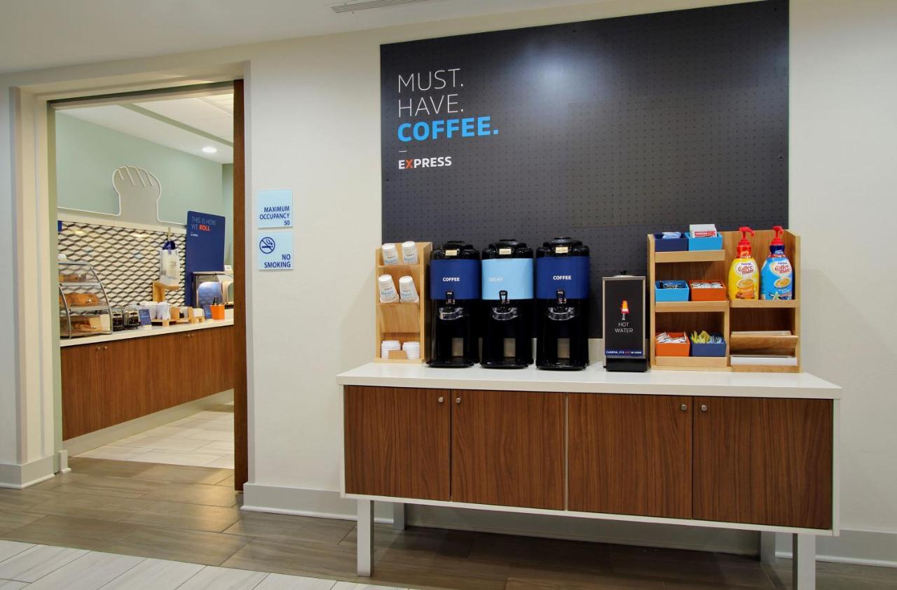 Holiday Inn Express & Suites Malone By Ihg Eksteriør billede